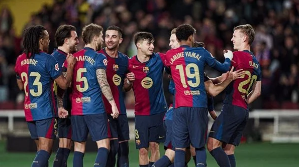 برشلونة يواجه تحديًا قويًا أمام ريال بيتيس في صراع الصدارة